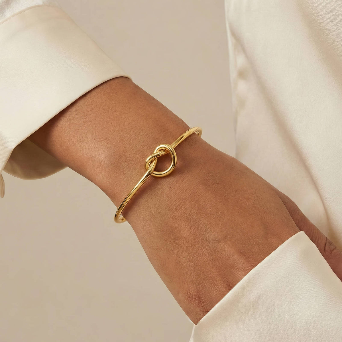 Heart Knot Bracelet – 18K Gold PVD-Plated Stainless Steel