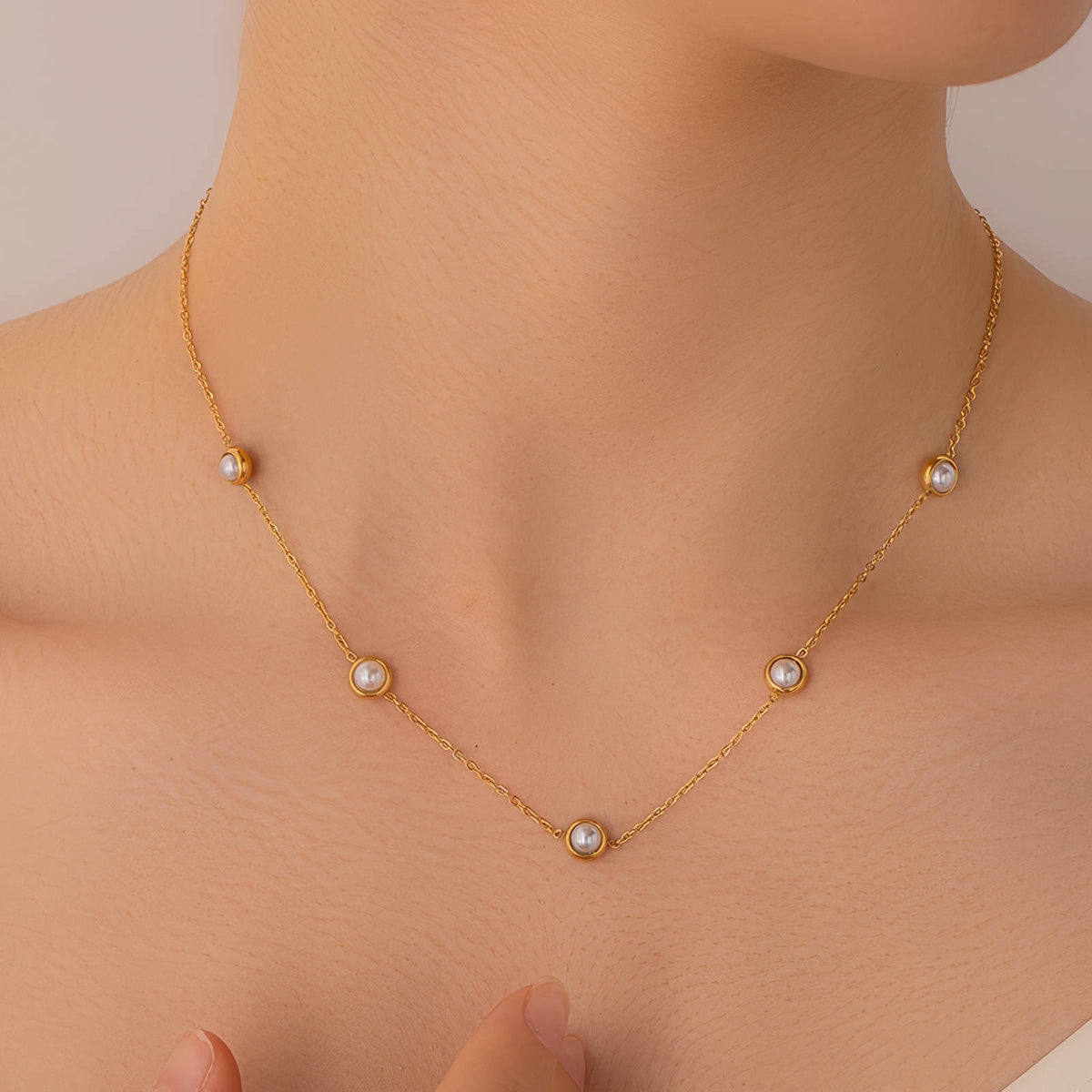 White Pearl Choker Necklace – 18K Gold PVD Stainless Steel