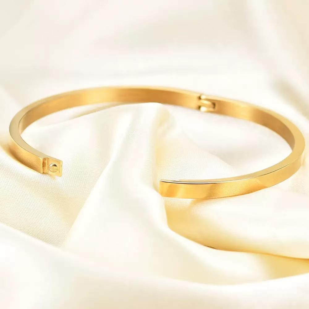 Unisex Buckle-Style Bracelet – 18K Gold PVD-Plated Stainless Steel