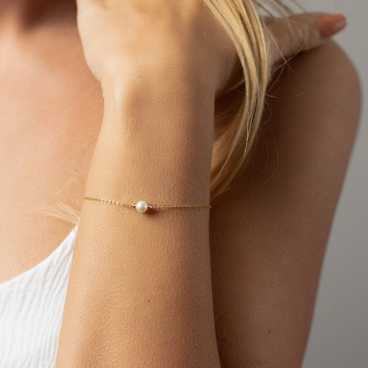 Pearl Accent Bracelet – 18K Gold PVD Stainless Steel with Imitation Pearl